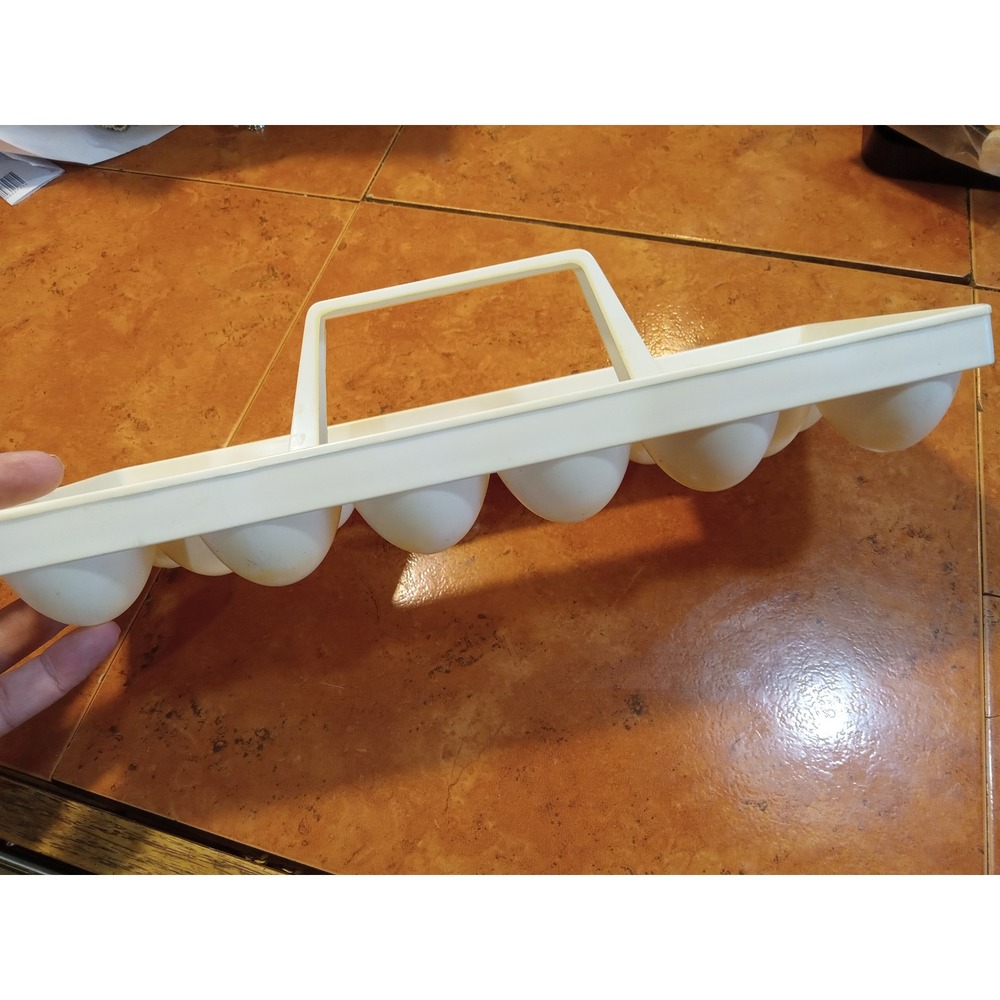 Vintage Plastic Deviled Egg Tray 12 Slot Server with Center Handle Off White - Picture 2 of 3